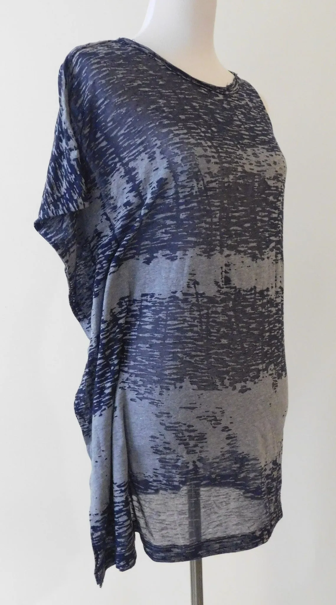 Asymmetrical Patterned Top