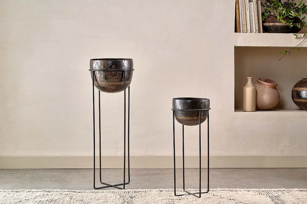 Endo Reclaimed Iron Planter Stand