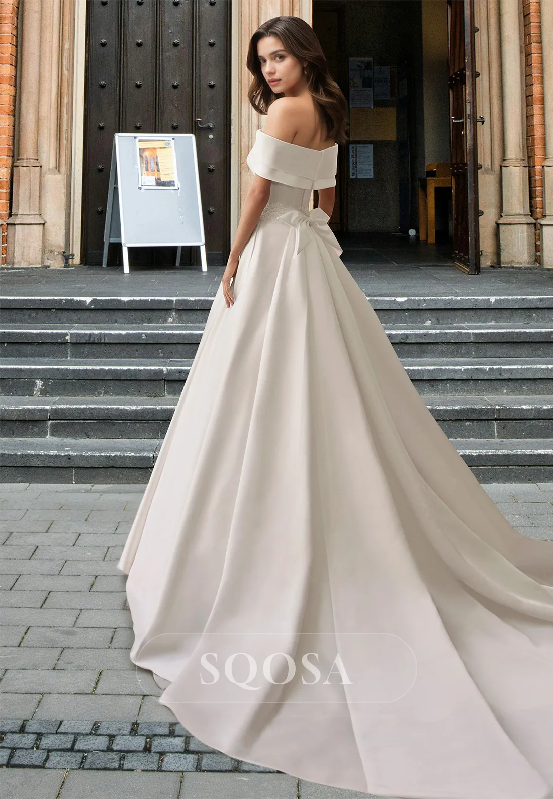 Off-Shoulder Tube Top Lace Applique Bride Gowns Off-Shoulder Sleeveless Pleated A-Line Wedding Dress