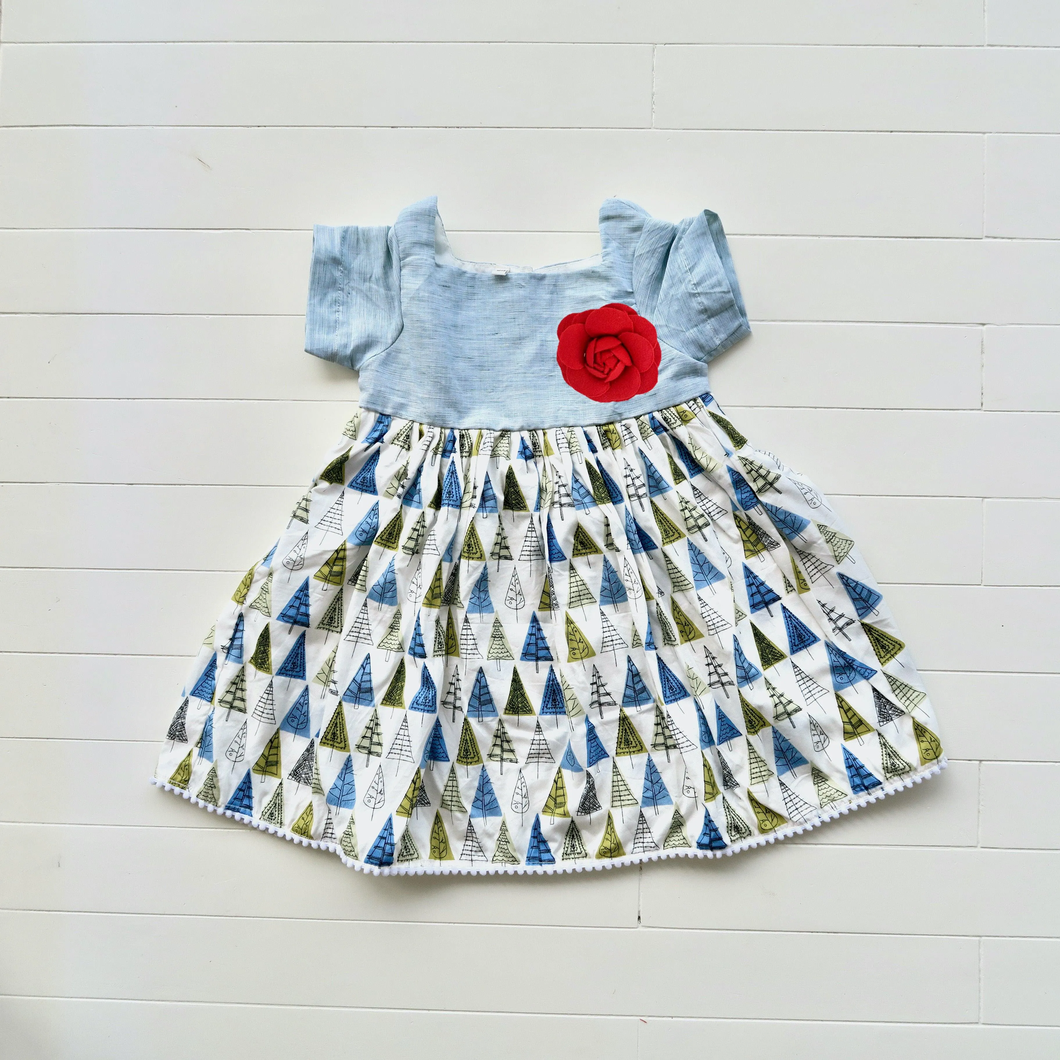 Pansy Dress in Triangle Trees White & Green Linen