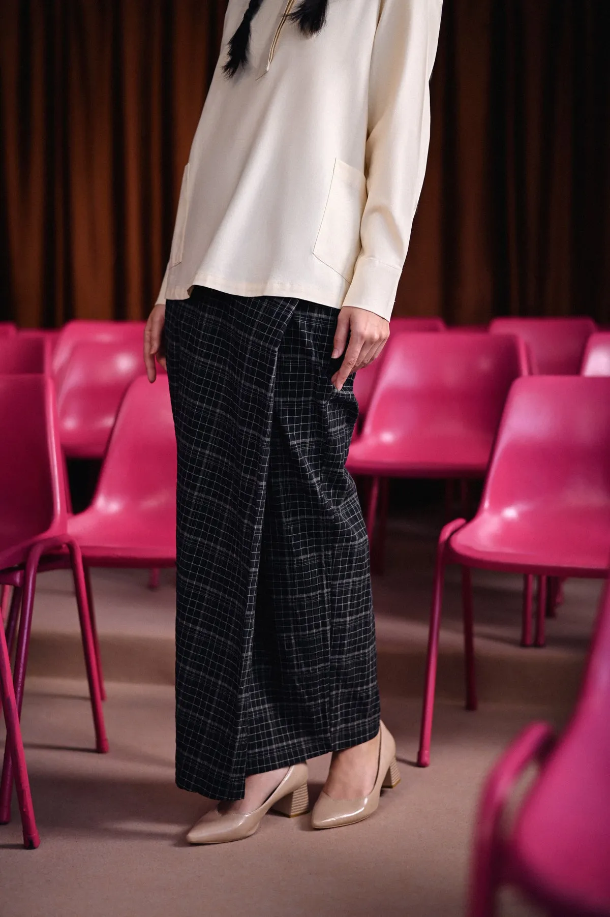The Dulu Kita Women Folded Skirt - Kita Black Checked