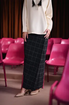 The Dulu Kita Women Folded Skirt - Kita Black Checked